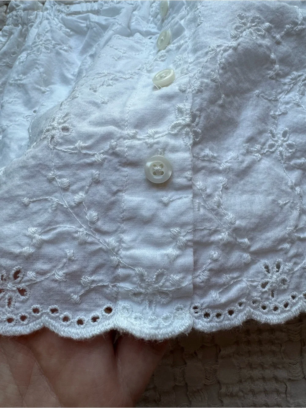 GAP White Eyelet Button-Front Tank & Scalloped Shorts Set